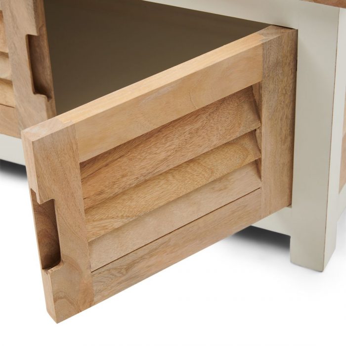 drewniany-stolik-styl-hampton