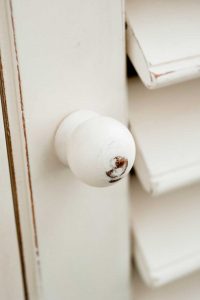 riviera-maison-sklep-forthehouse-komoda-z-zaluzjami